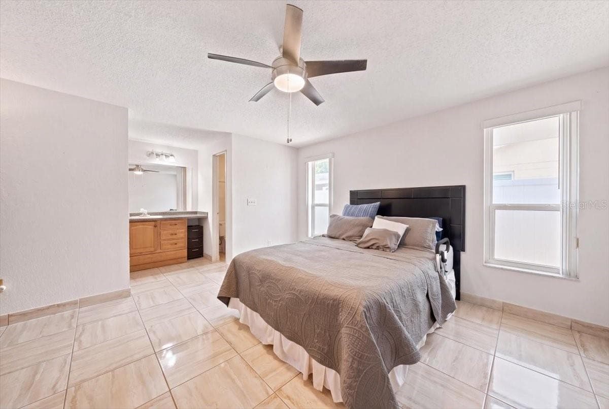 Single Family Residence at 9110 BAYMEADOW CT, TAMPA, photo 9 of 35