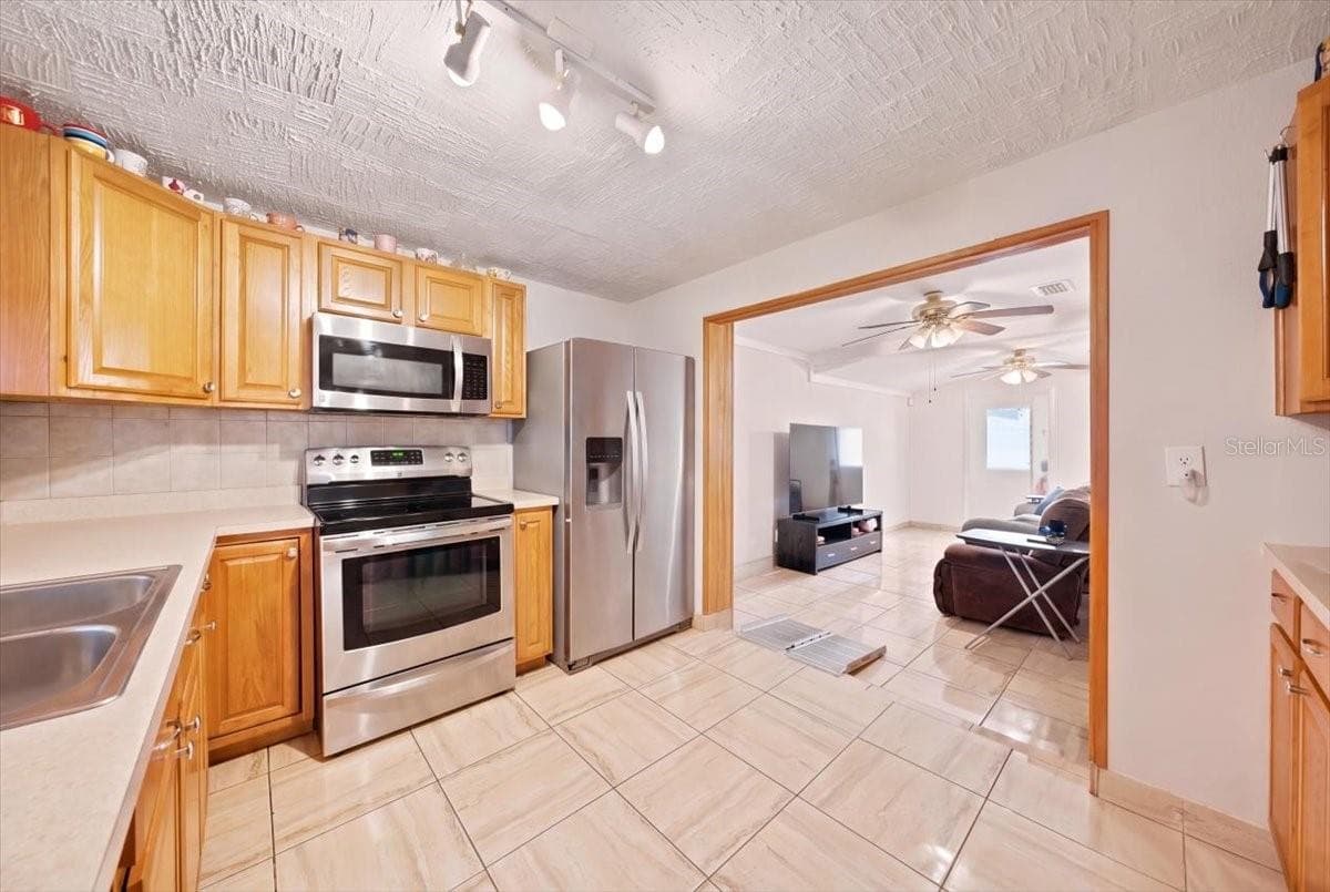 Single Family Residence at 9110 BAYMEADOW CT, TAMPA, photo 12 of 35