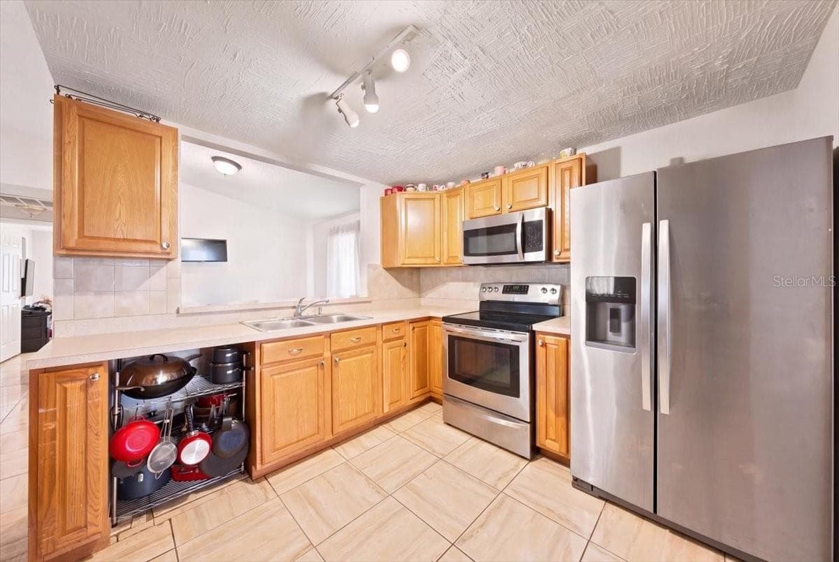 Single Family Residence at 9110 BAYMEADOW CT, TAMPA, photo 13 of 35
