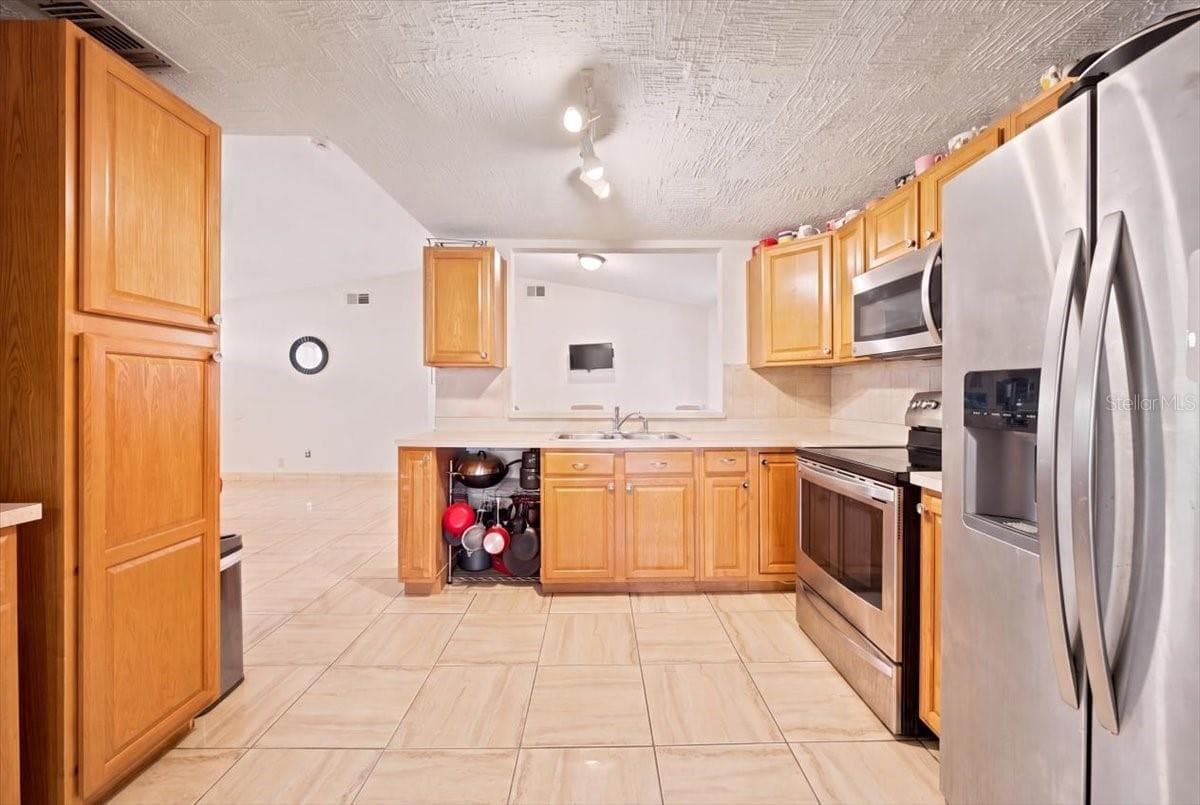 Single Family Residence at 9110 BAYMEADOW CT, TAMPA, photo 14 of 35