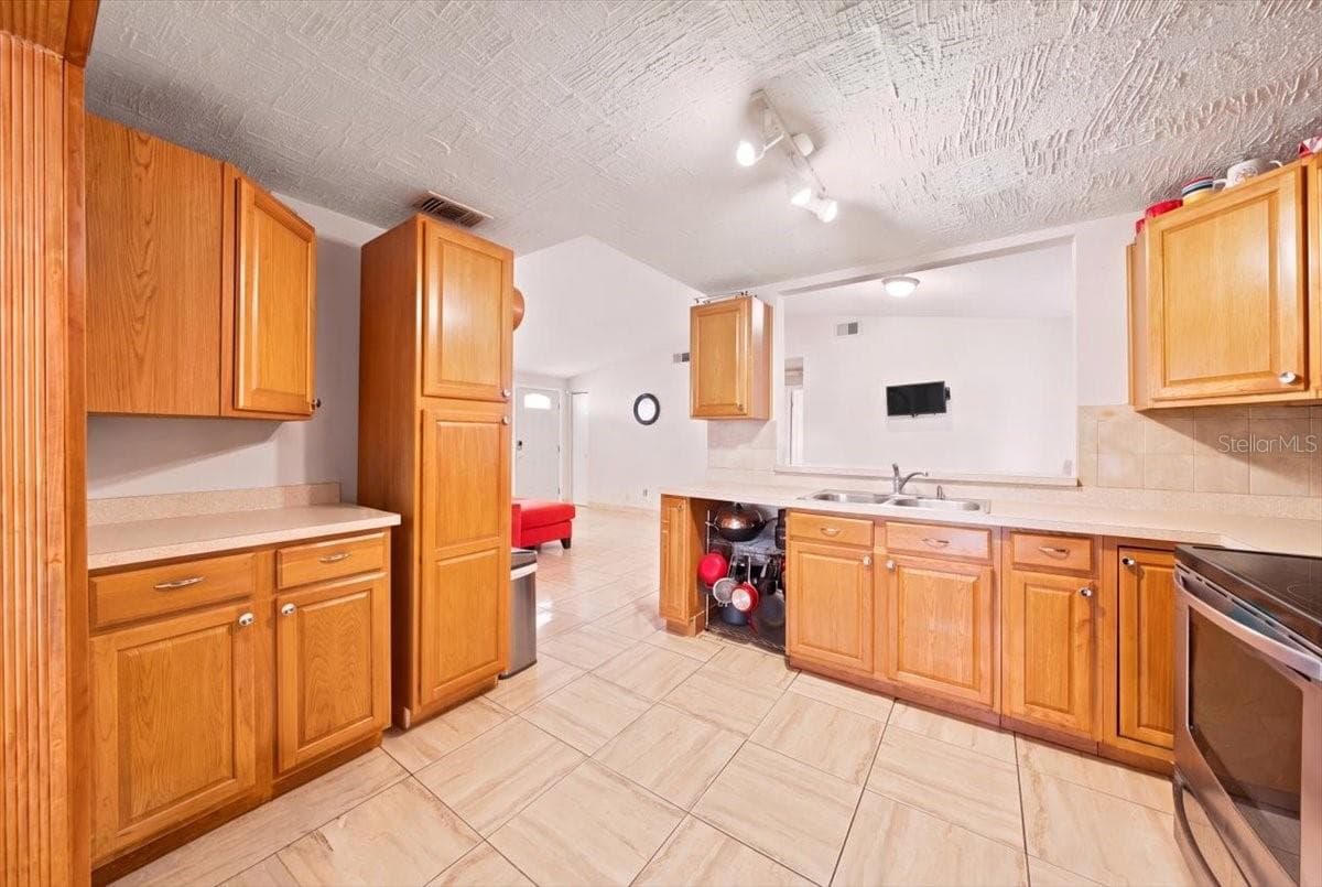 Single Family Residence at 9110 BAYMEADOW CT, TAMPA, photo 15 of 35