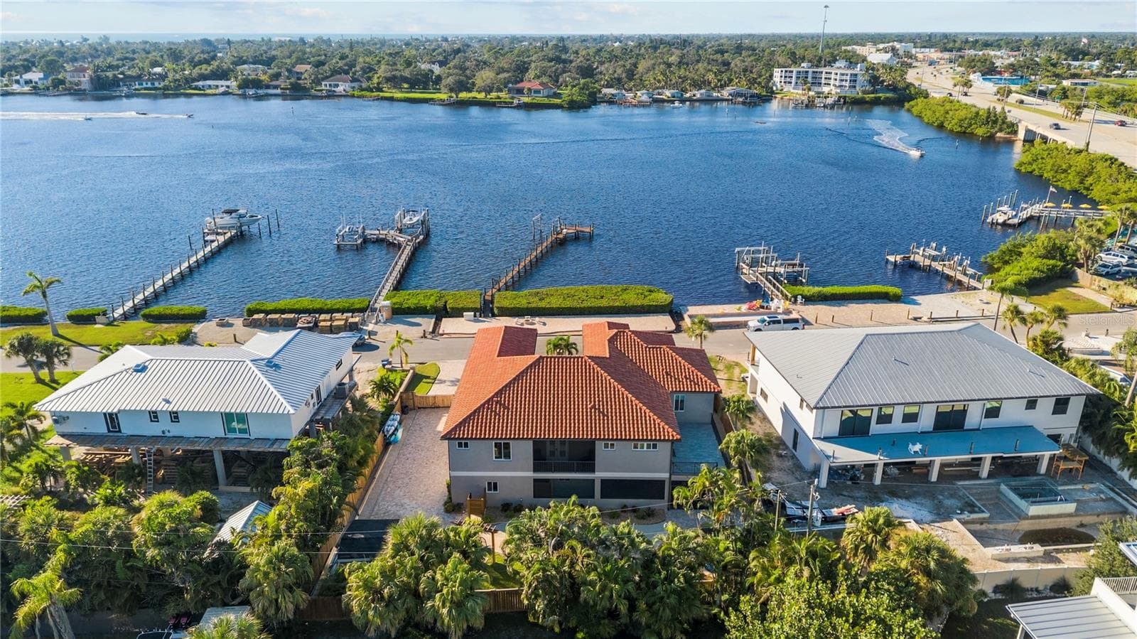 Distinctive Waterfront Estate in Nokomis - 107 SUNSET DR, NOKOMIS