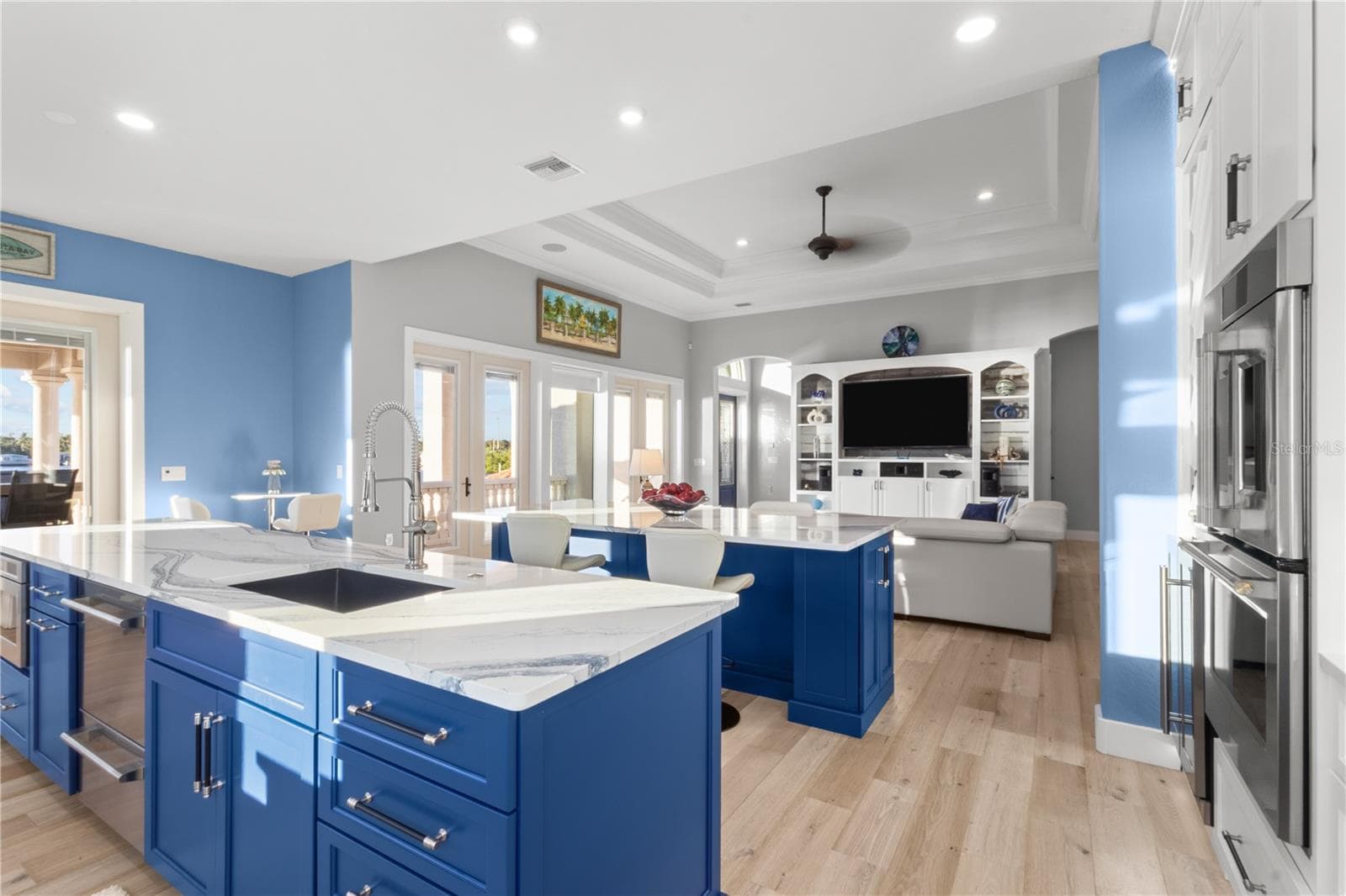 Made for Entertaining - 107 SUNSET DR, NOKOMIS