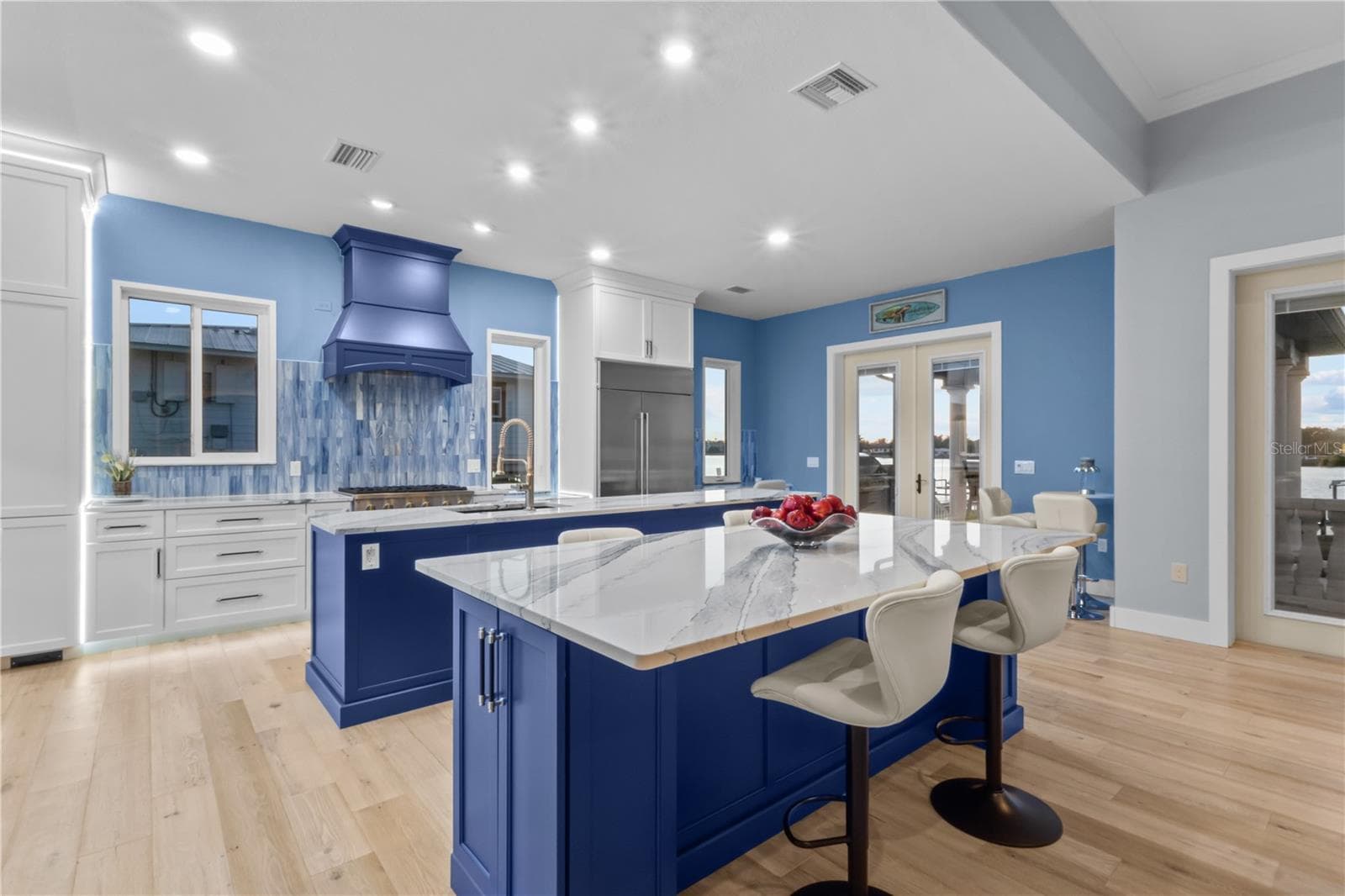 An Entertainer’s Kitchen - 107 SUNSET DR, NOKOMIS