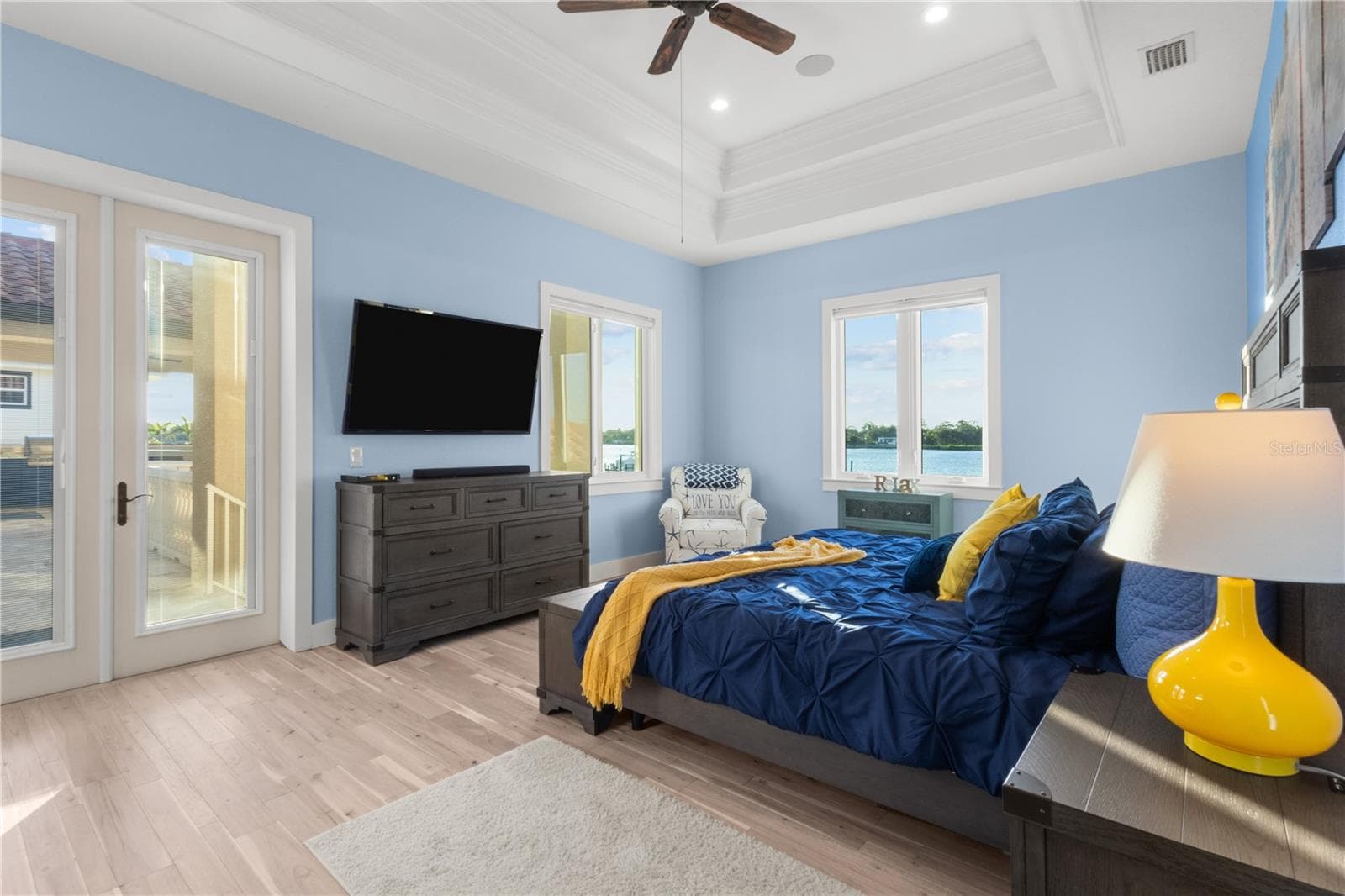 An Owner’s Retreat Designed for Relaxation - 107 SUNSET DR, NOKOMIS