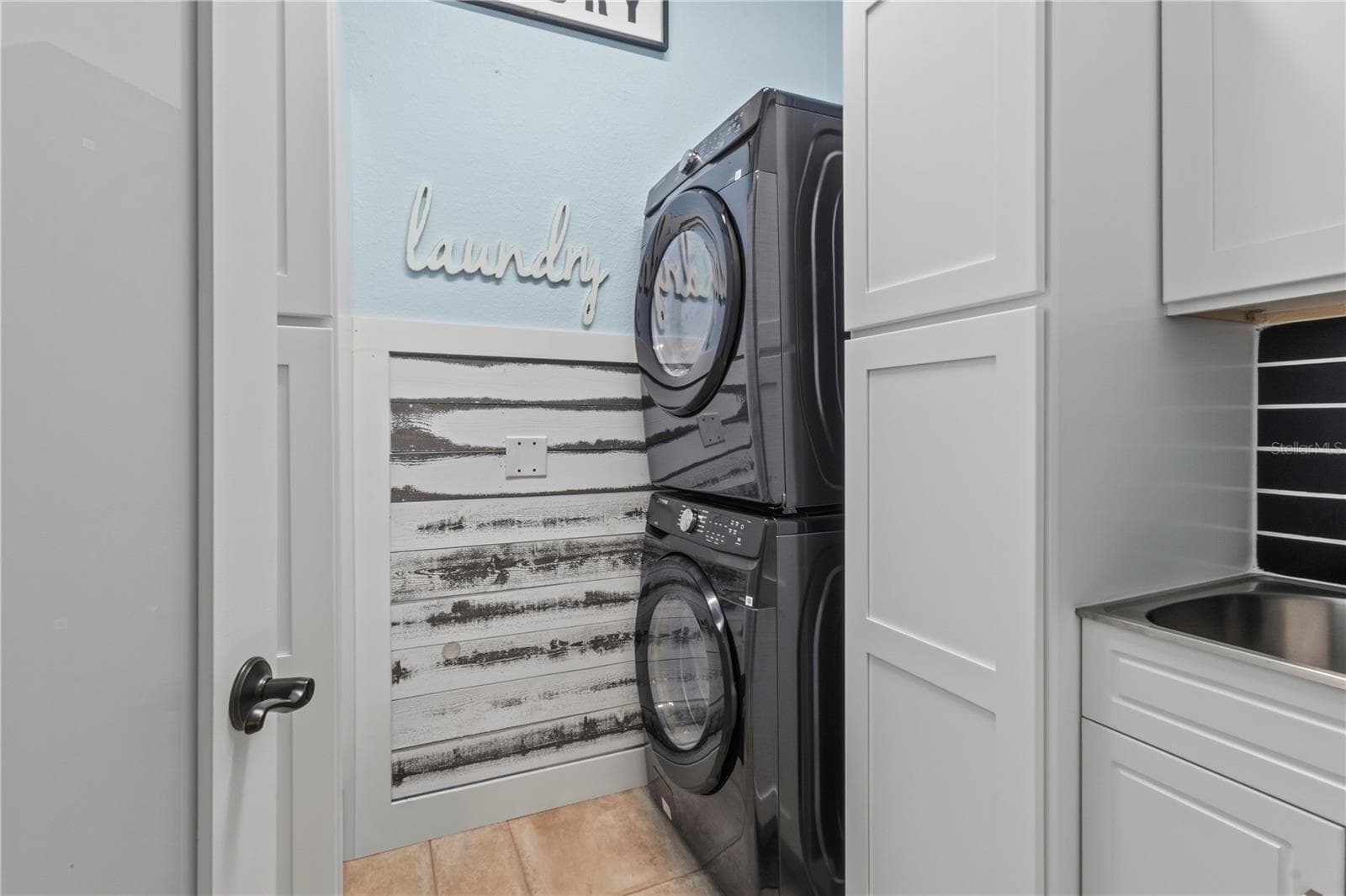 A Beautiful Space for Everyday Tasks - 107 SUNSET DR, NOKOMIS