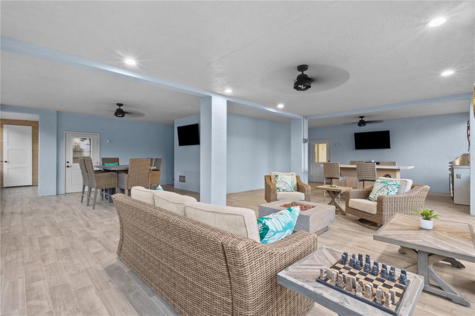 Relaxed Florida Living, Rain or Shine - 107 SUNSET DR, NOKOMIS