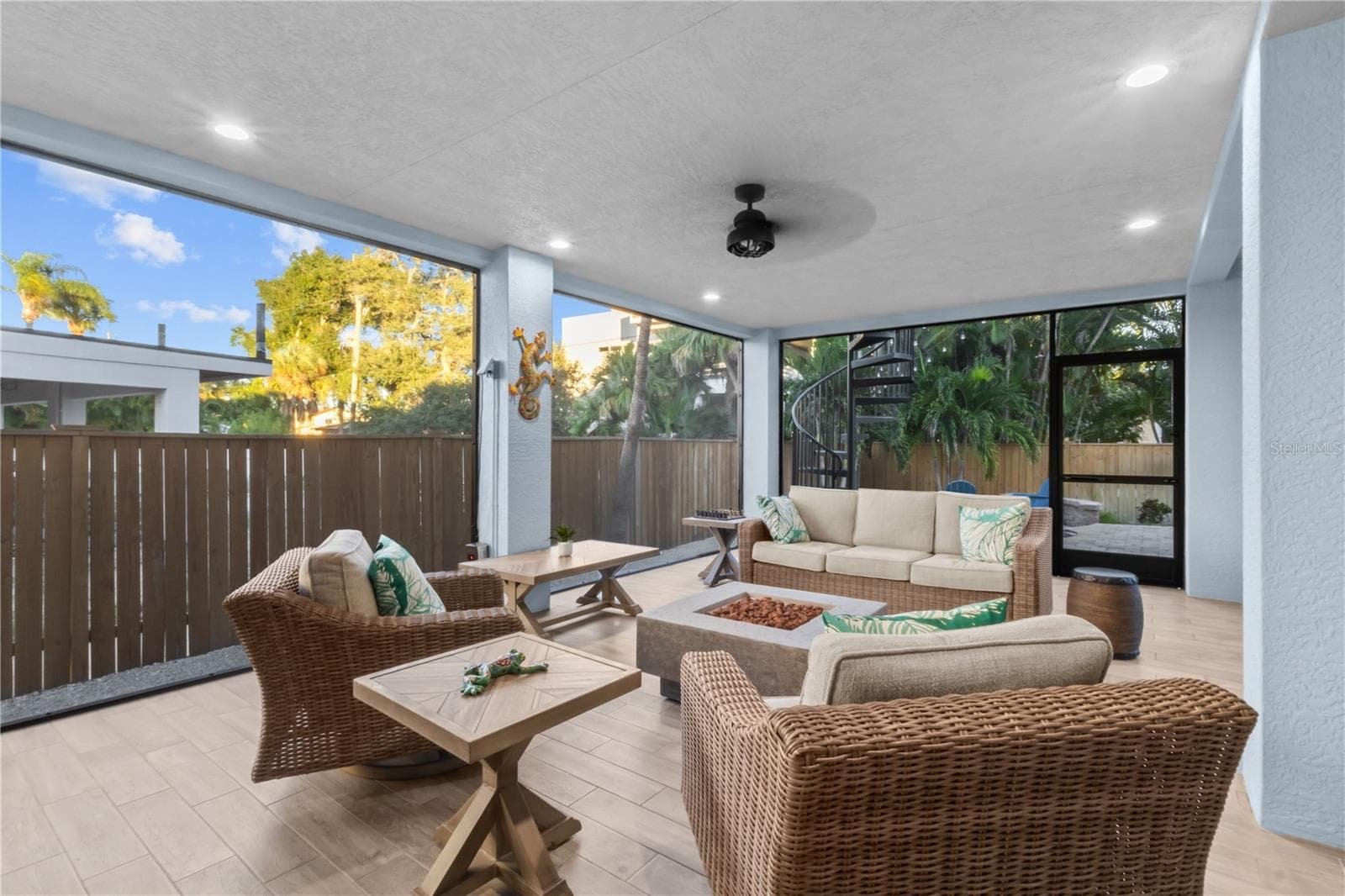 Shaded Comfort, Florida Style - 107 SUNSET DR, NOKOMIS