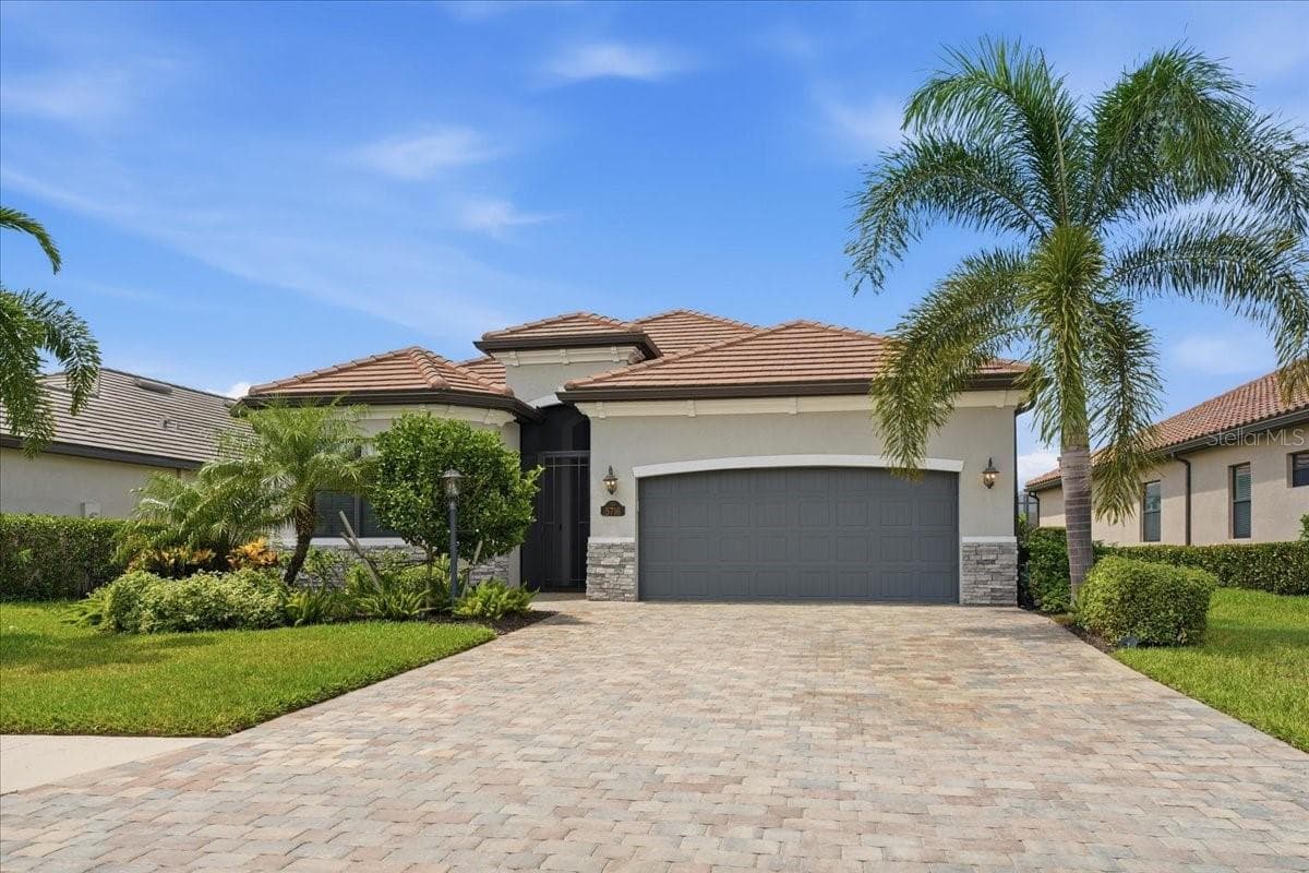Single Family Residence at 5716 CHEECH GLN, LAKEWOOD RANCH, photo 4 of 89