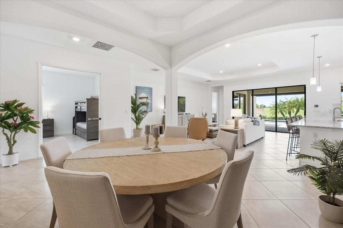 Single Family Residence at 5716 CHEECH GLN, LAKEWOOD RANCH, photo 10 of 89