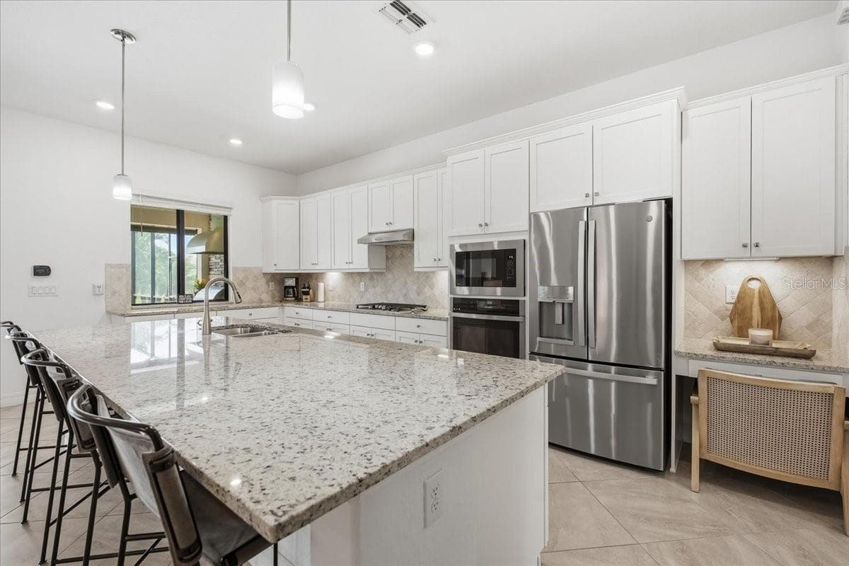 Single Family Residence at 5716 CHEECH GLN, LAKEWOOD RANCH, photo 11 of 89