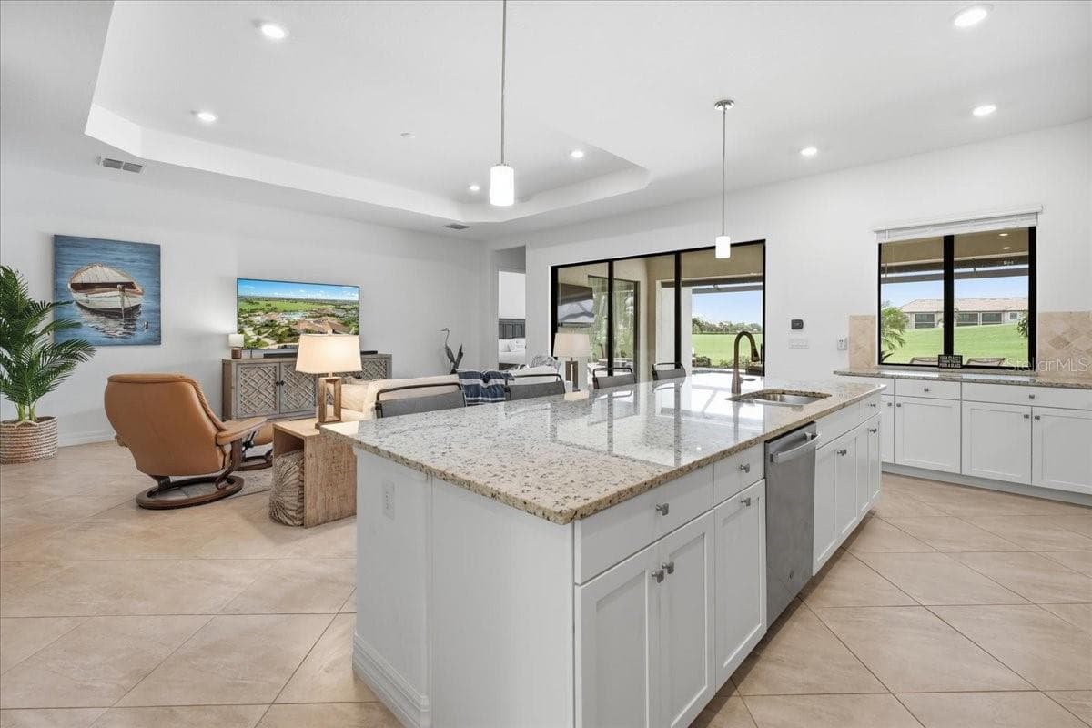 Single Family Residence at 5716 CHEECH GLN, LAKEWOOD RANCH, photo 13 of 89