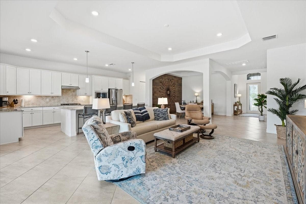 Single Family Residence at 5716 CHEECH GLN, LAKEWOOD RANCH, photo 15 of 89