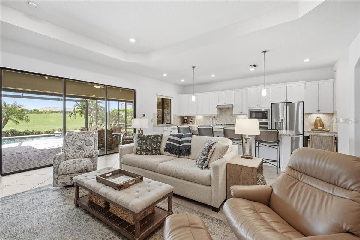 Single Family Residence at 5716 CHEECH GLN, LAKEWOOD RANCH, photo 17 of 89