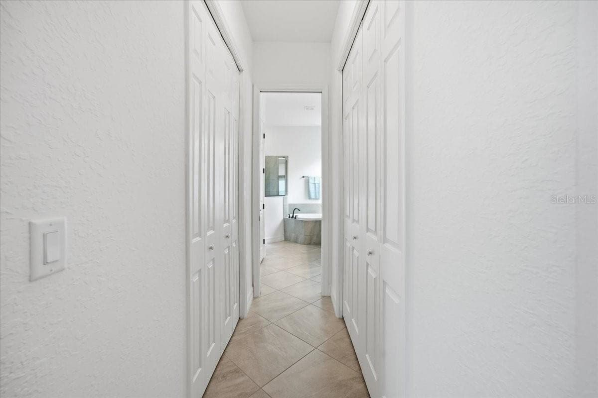 Single Family Residence at 5716 CHEECH GLN, LAKEWOOD RANCH, photo 21 of 89
