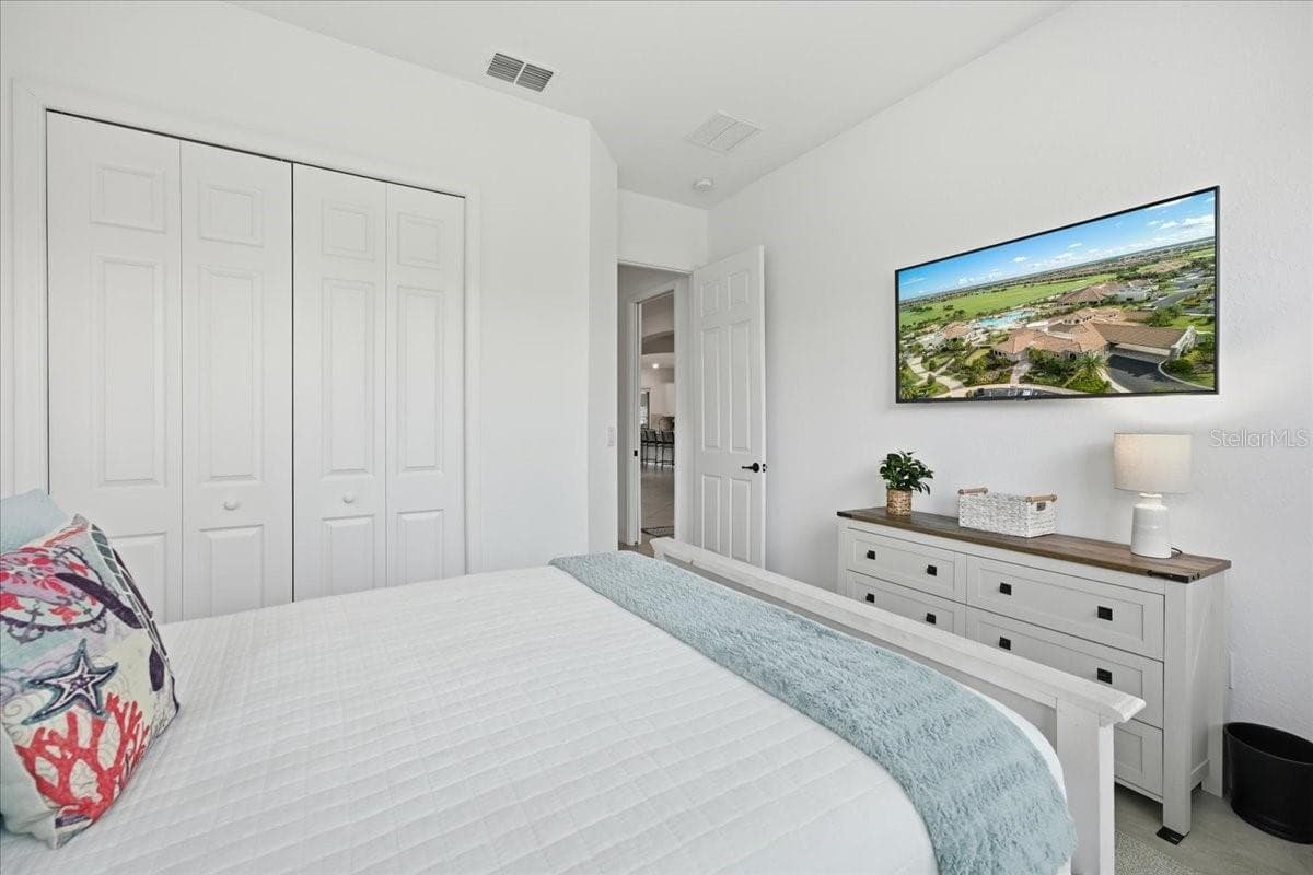 Single Family Residence at 5716 CHEECH GLN, LAKEWOOD RANCH, photo 28 of 89