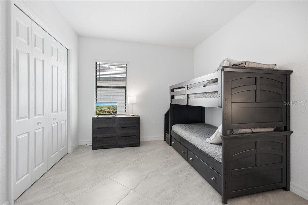 Single Family Residence at 5716 CHEECH GLN, LAKEWOOD RANCH, photo 31 of 89