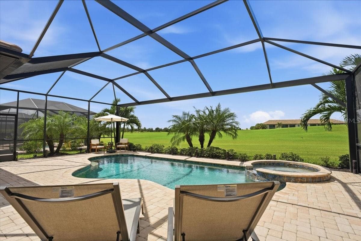 Single Family Residence at 5716 CHEECH GLN, LAKEWOOD RANCH, photo 37 of 89