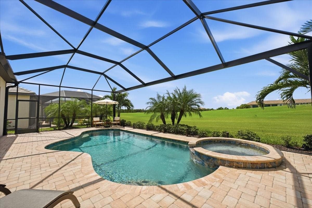 Single Family Residence at 5716 CHEECH GLN, LAKEWOOD RANCH, photo 38 of 89
