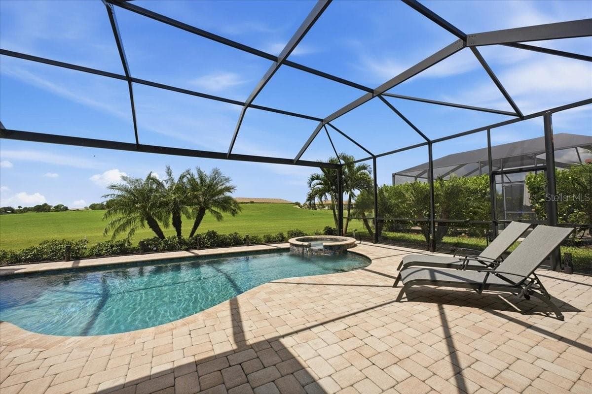 Single Family Residence at 5716 CHEECH GLN, LAKEWOOD RANCH, photo 40 of 89