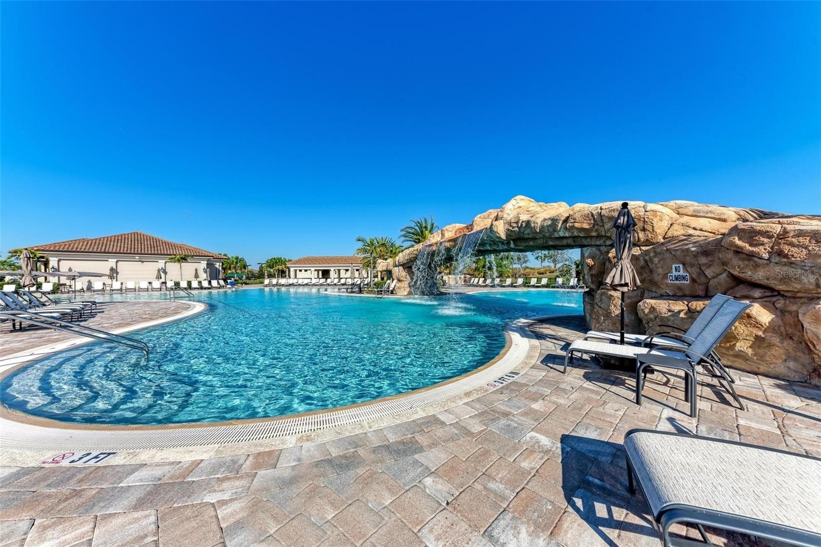 Single Family Residence at 5716 CHEECH GLN, LAKEWOOD RANCH, photo 80 of 89