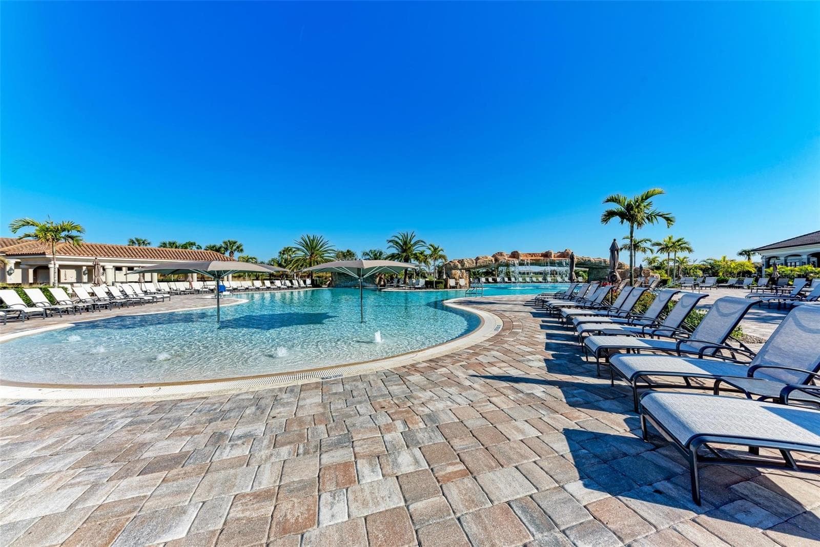 Single Family Residence at 5716 CHEECH GLN, LAKEWOOD RANCH, photo 81 of 89