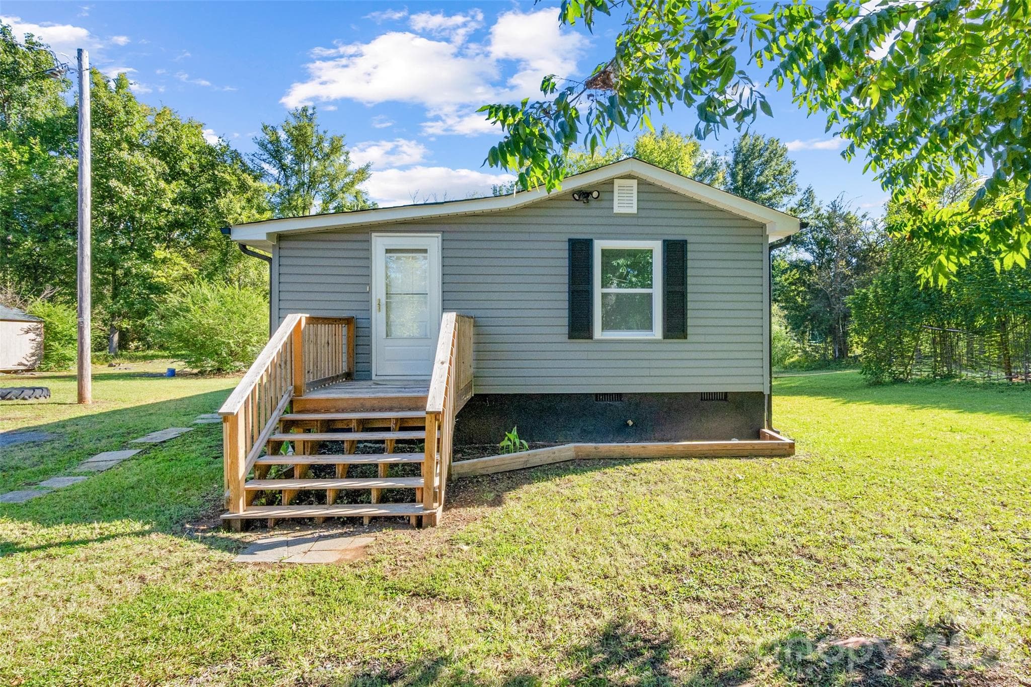 Single Family Residence at 313 Robinson Street, Rock Hill, photo 3 of 27