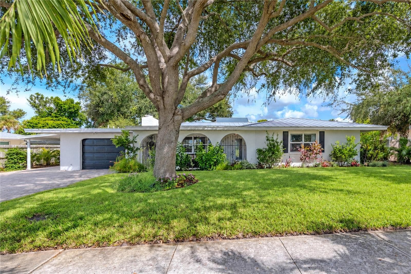 324 BEACH RD