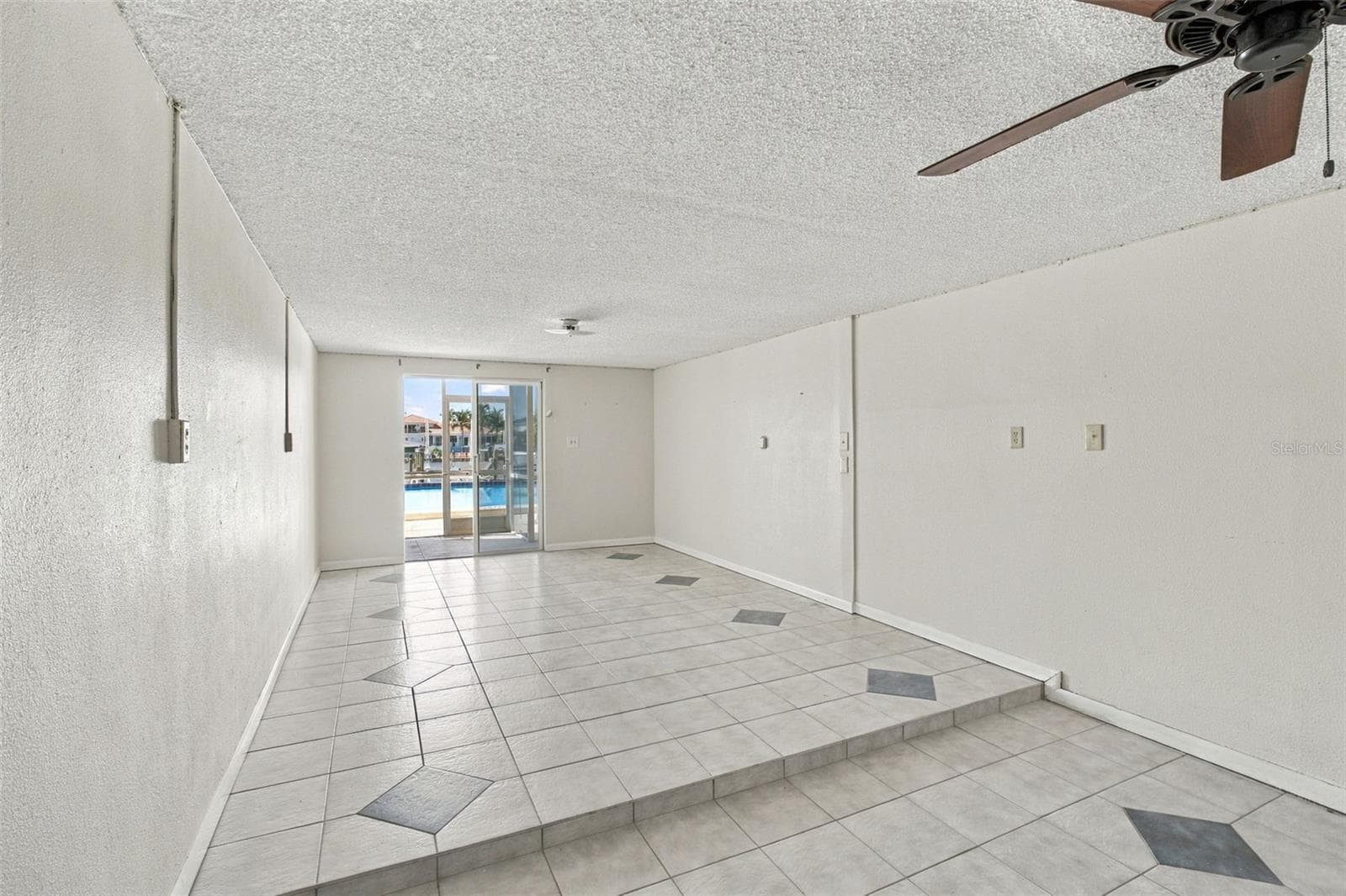Lounge - 544 PINELLAS BAYWAY S #F8, TIERRA VERDE