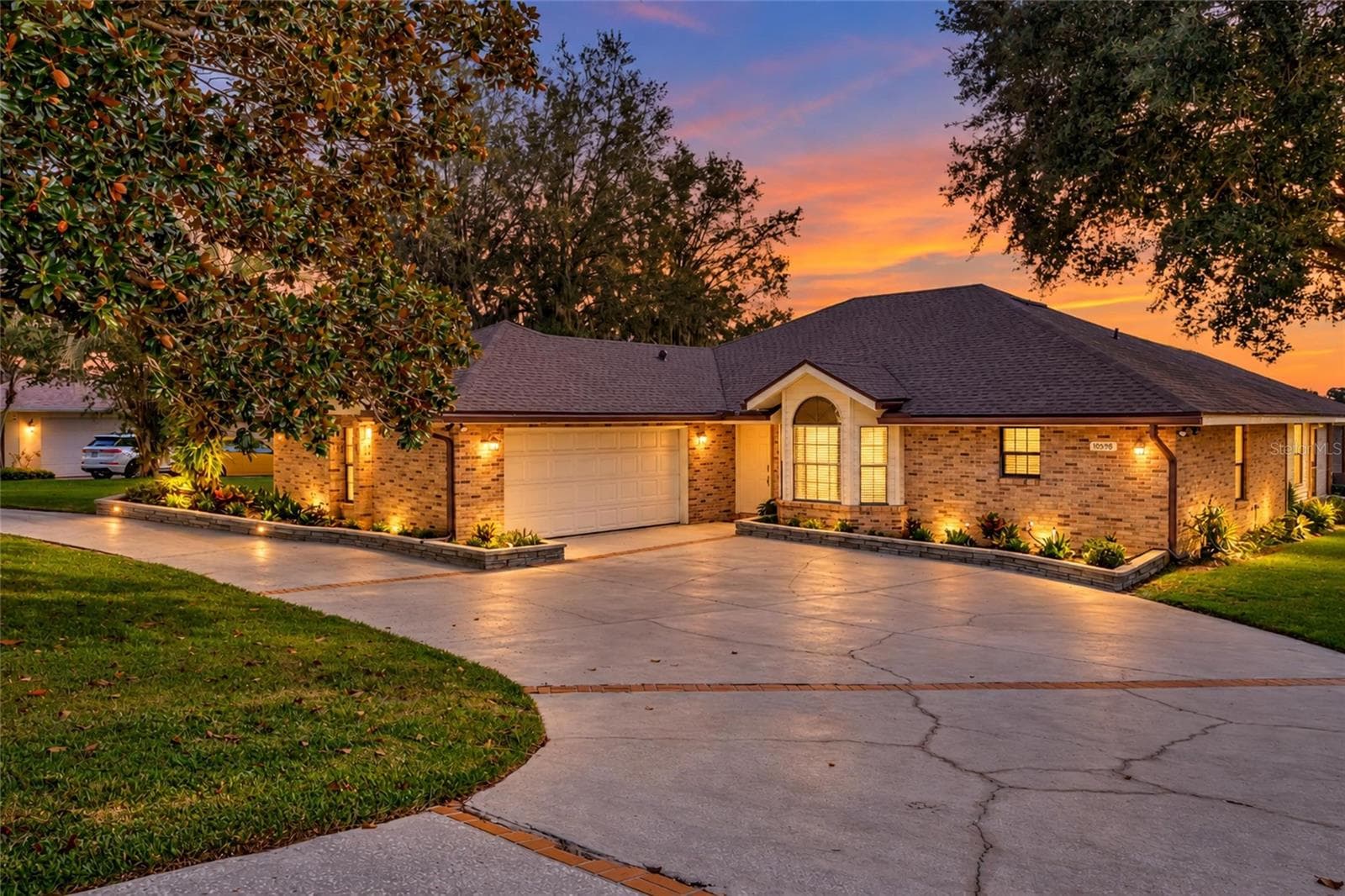 10598 LAKE HILL DR