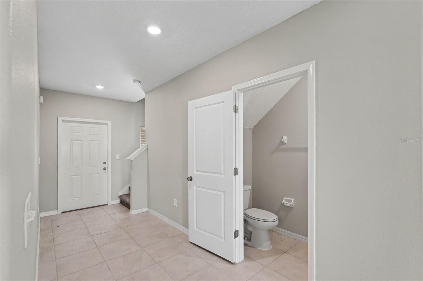 Single Family Residence at 15535 MILLER CREEK DR, SUN CITY CENTER, photo 4 of 19