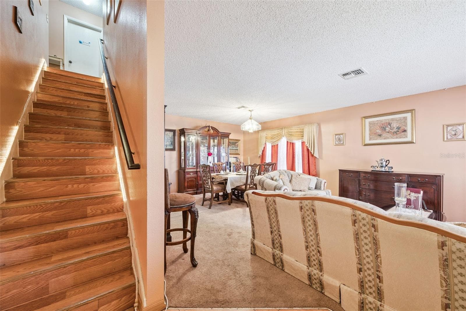Single Family Residence at 1134 KEMPTON CHASE PKWY, ORLANDO, photo 5 of 35