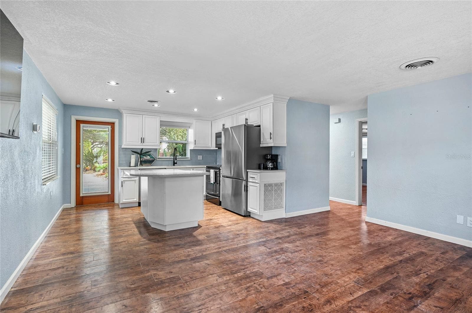 Single Family Residence at 511 EVERGREEN ST, NEW SMYRNA BEACH, photo 6 of 27
