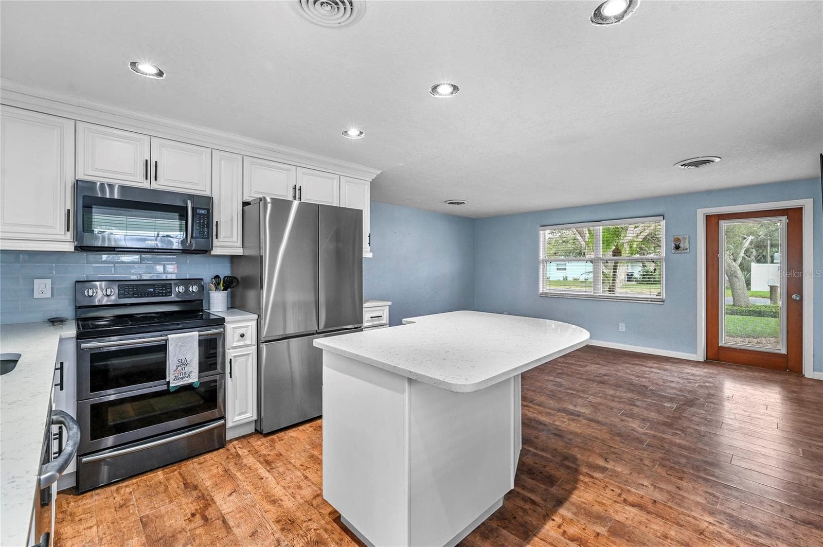 Single Family Residence at 511 EVERGREEN ST, NEW SMYRNA BEACH, photo 8 of 27