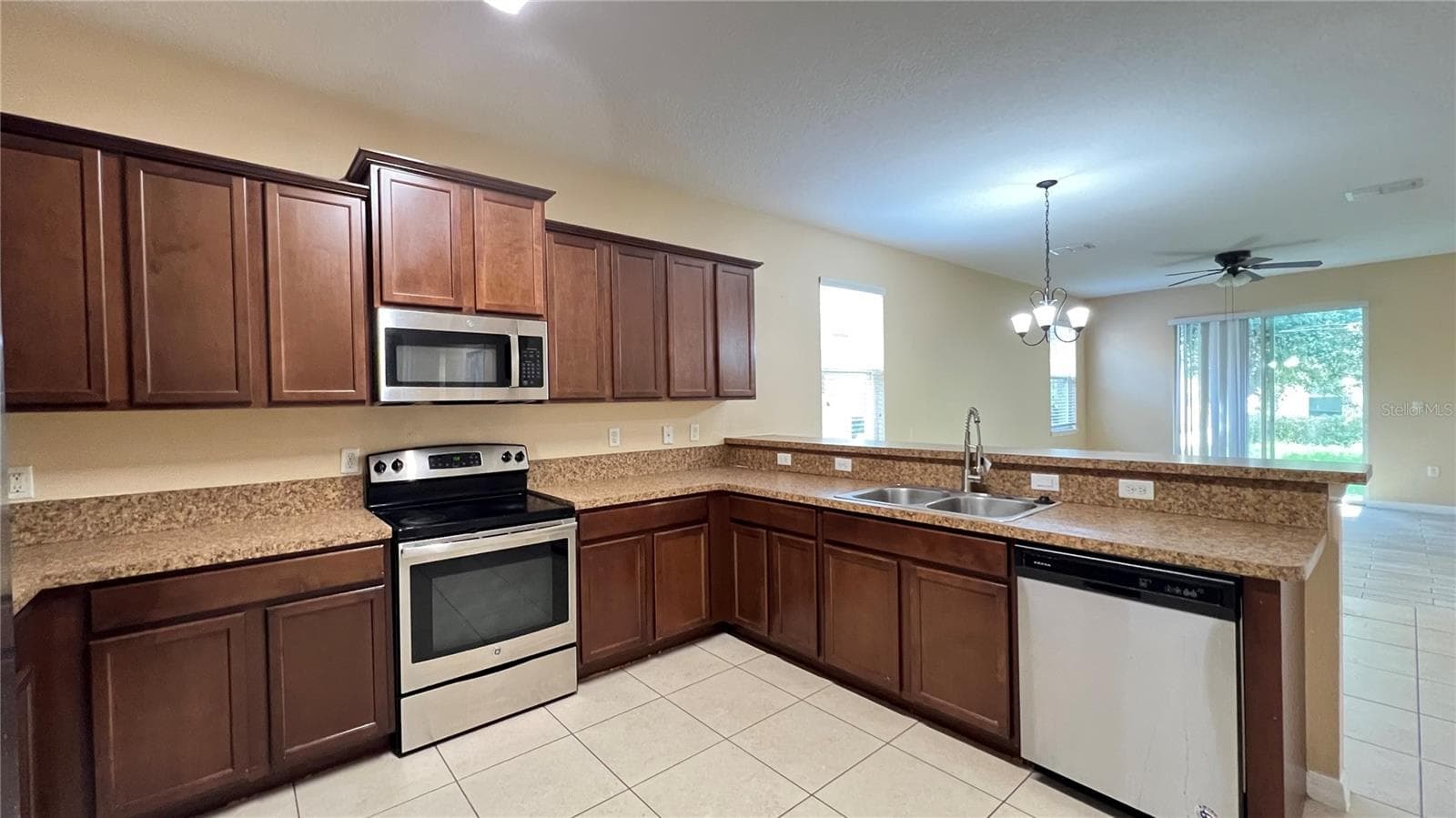 Single Family Residence at 16036 YELLOWEYED DR, CLERMONT, photo 19 of 43
