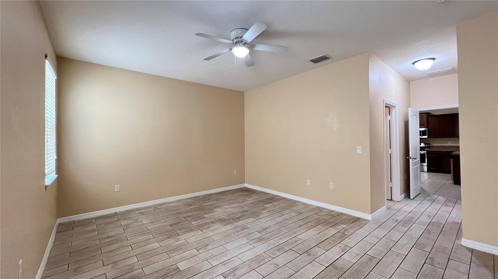 Single Family Residence at 16036 YELLOWEYED DR, CLERMONT, photo 33 of 43