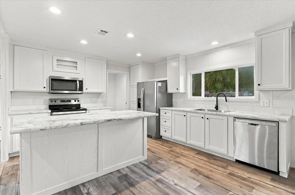 Manufactured Home at 1228 SPARTON AVE, PORT ORANGE, photo 7 of 46