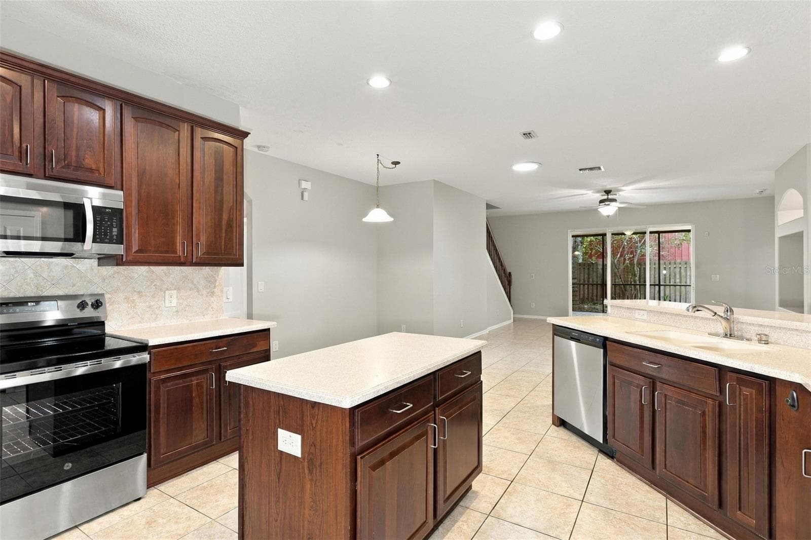 Single Family Residence at 11409 BLUE LILAC AVE, RIVERVIEW, photo 17 of 43