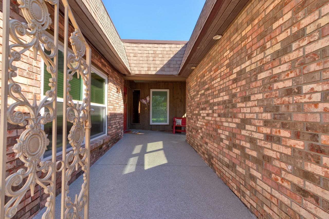 Single Family Residence at 104 RIO PINAR DR, ORMOND BEACH, photo 3 of 45