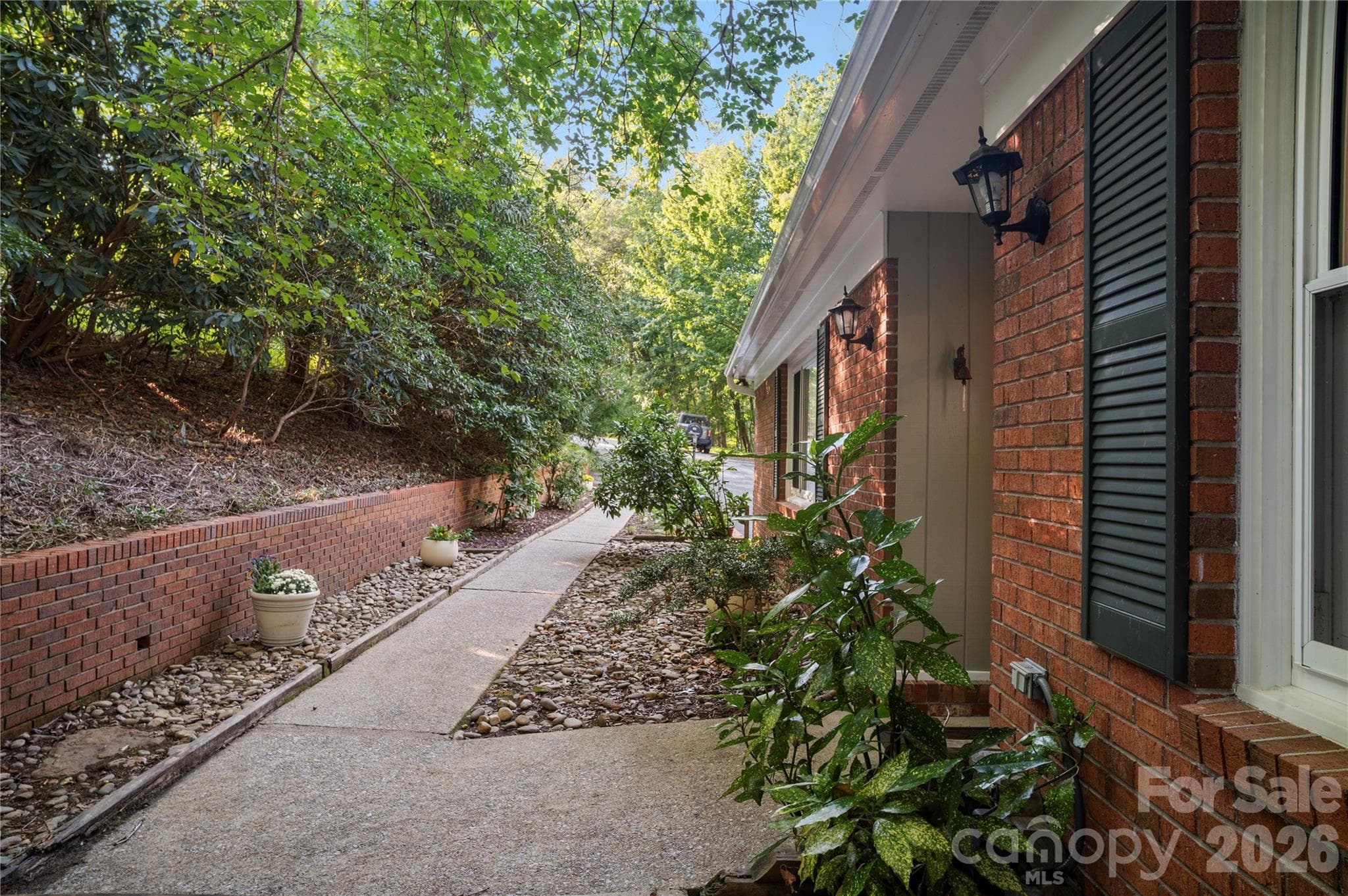 Single Family Residence at 8 Galax Lane, Hendersonville, photo 8 of 48