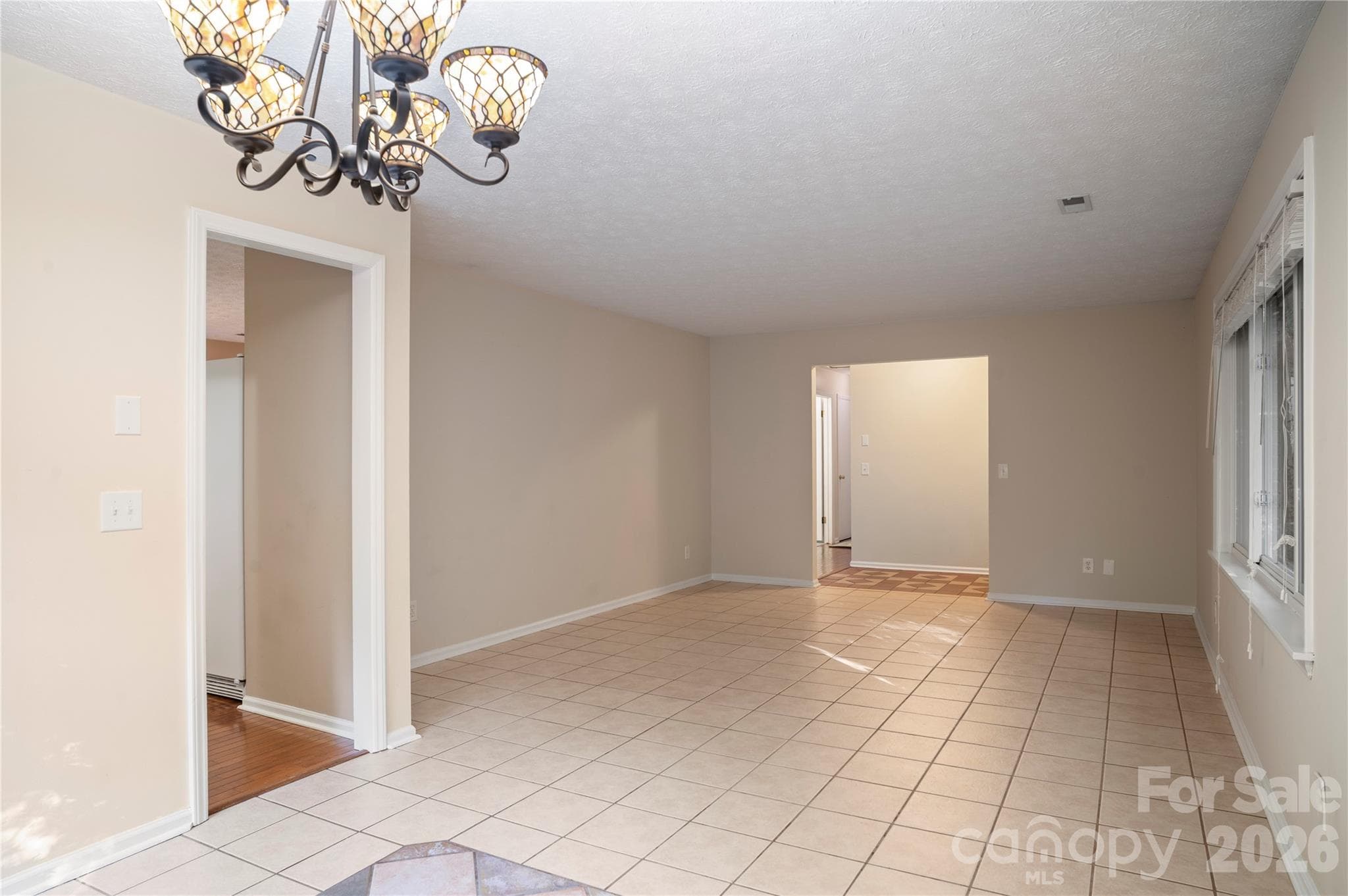 Single Family Residence at 8 Galax Lane, Hendersonville, photo 11 of 48