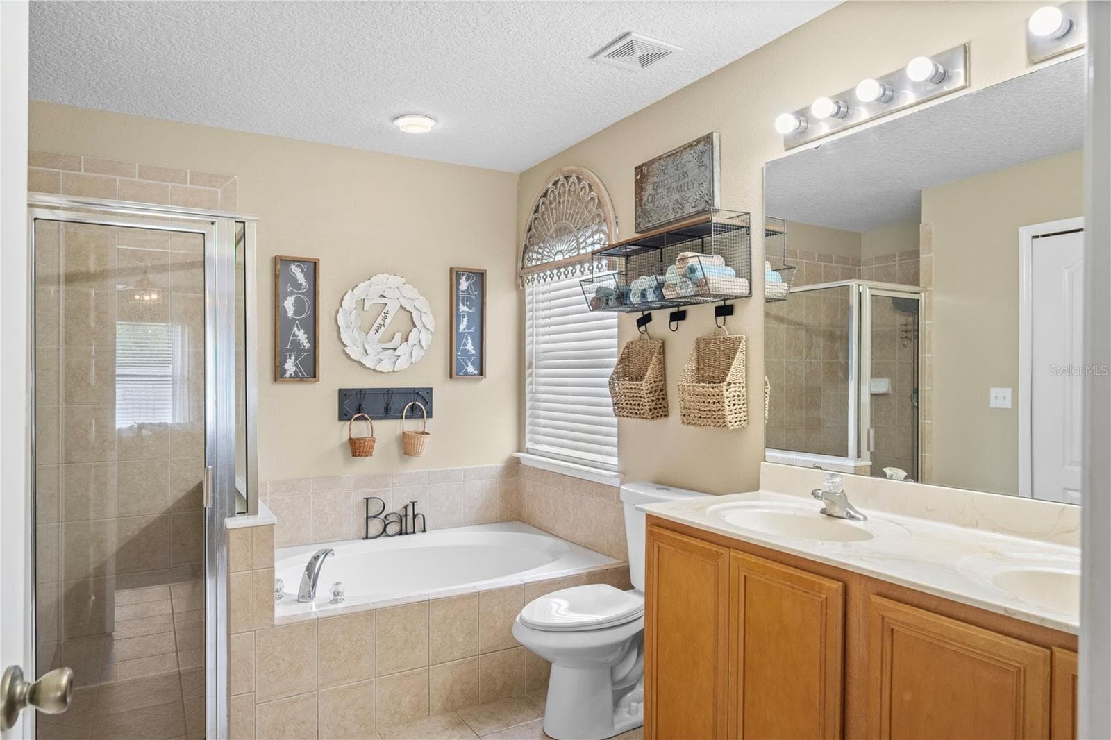 En Suite Bathroom - WORTHINGTON OAKS/OAKLEAF PLANT, ORANGE PARK