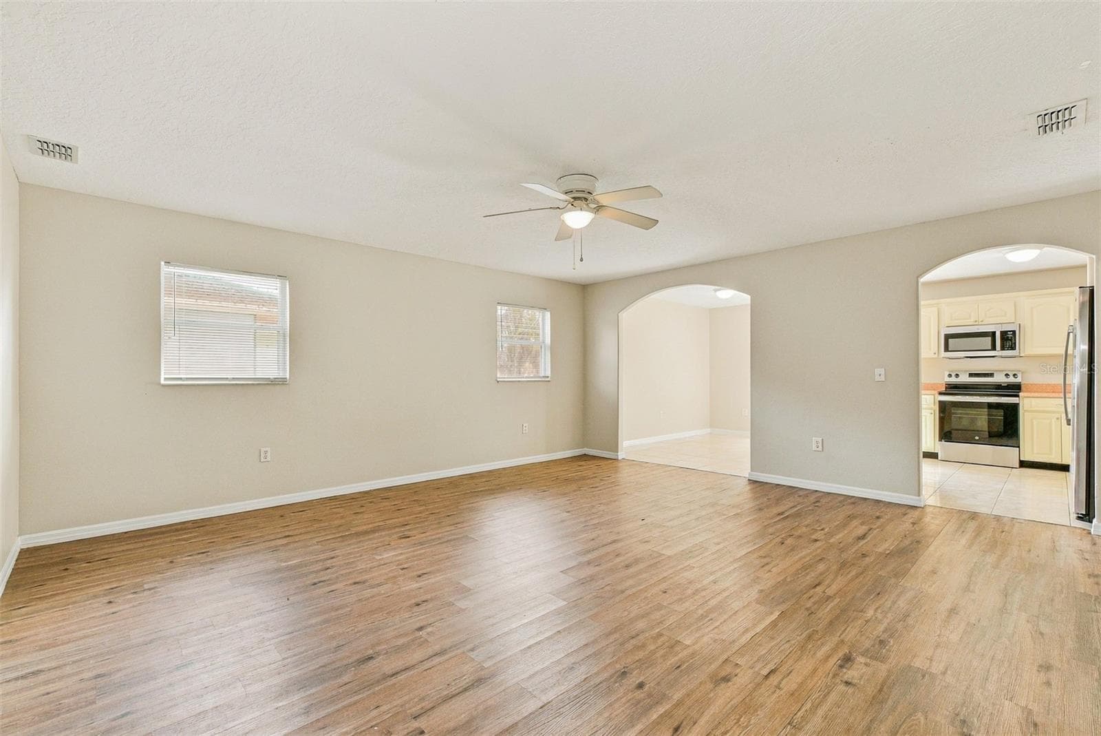 Single Family Residence at 942 WILLIE MAYS PKWY, ORLANDO, photo 3 of 16