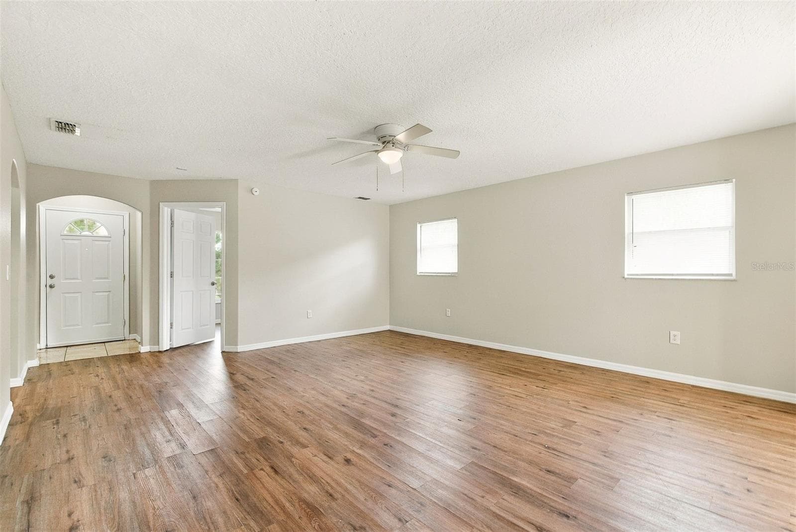 Single Family Residence at 942 WILLIE MAYS PKWY, ORLANDO, photo 4 of 16