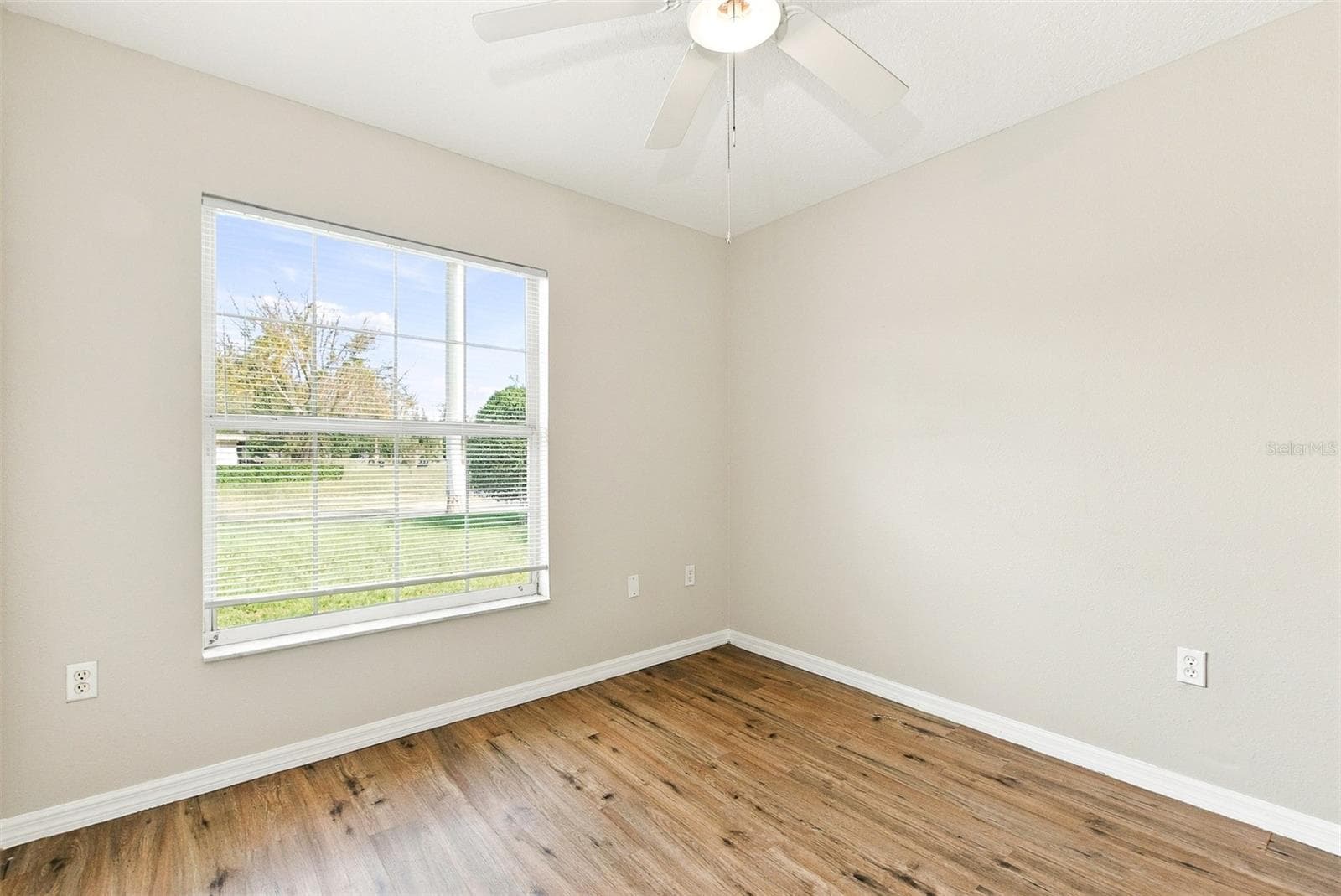 Single Family Residence at 942 WILLIE MAYS PKWY, ORLANDO, photo 8 of 16