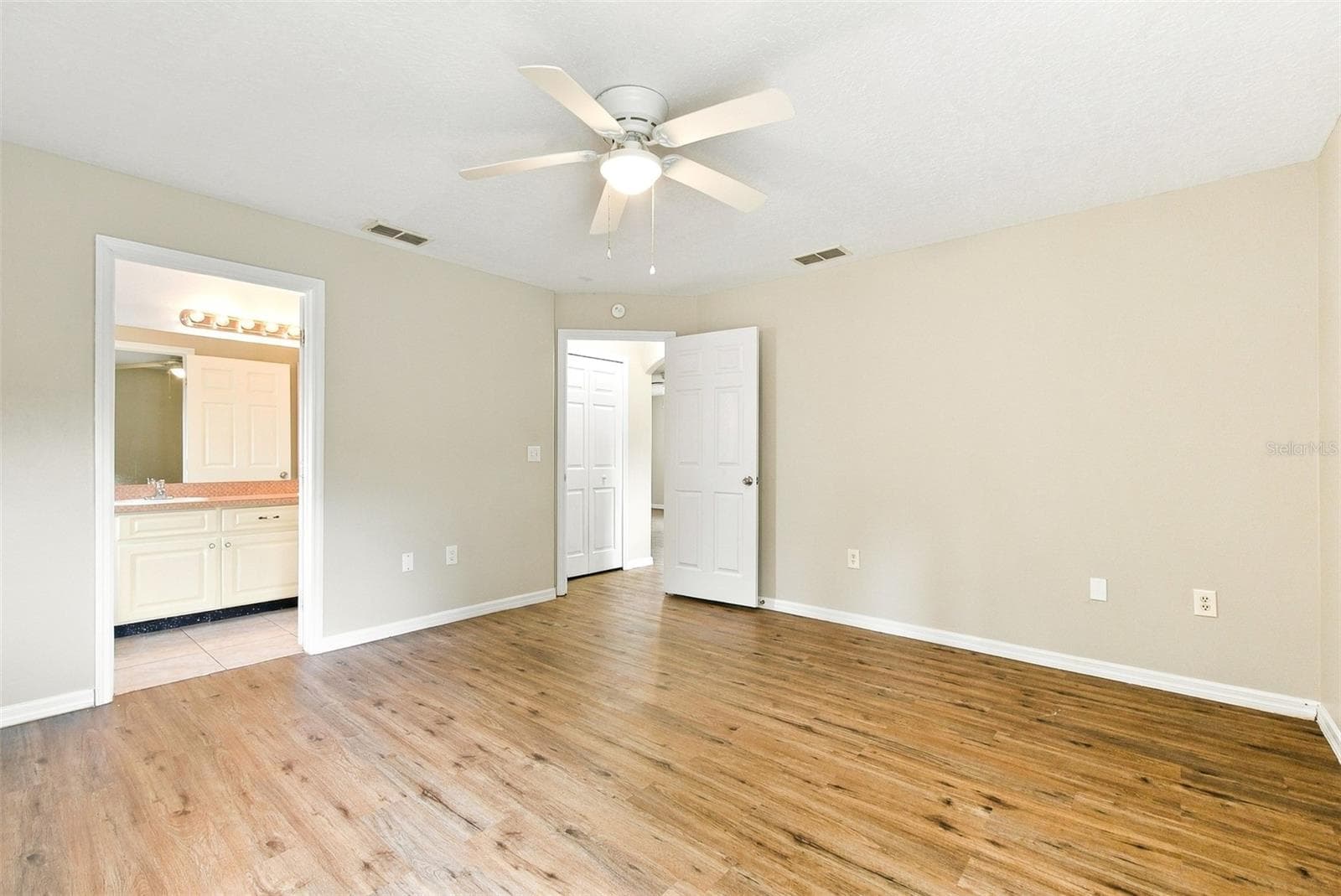 Single Family Residence at 942 WILLIE MAYS PKWY, ORLANDO, photo 11 of 16