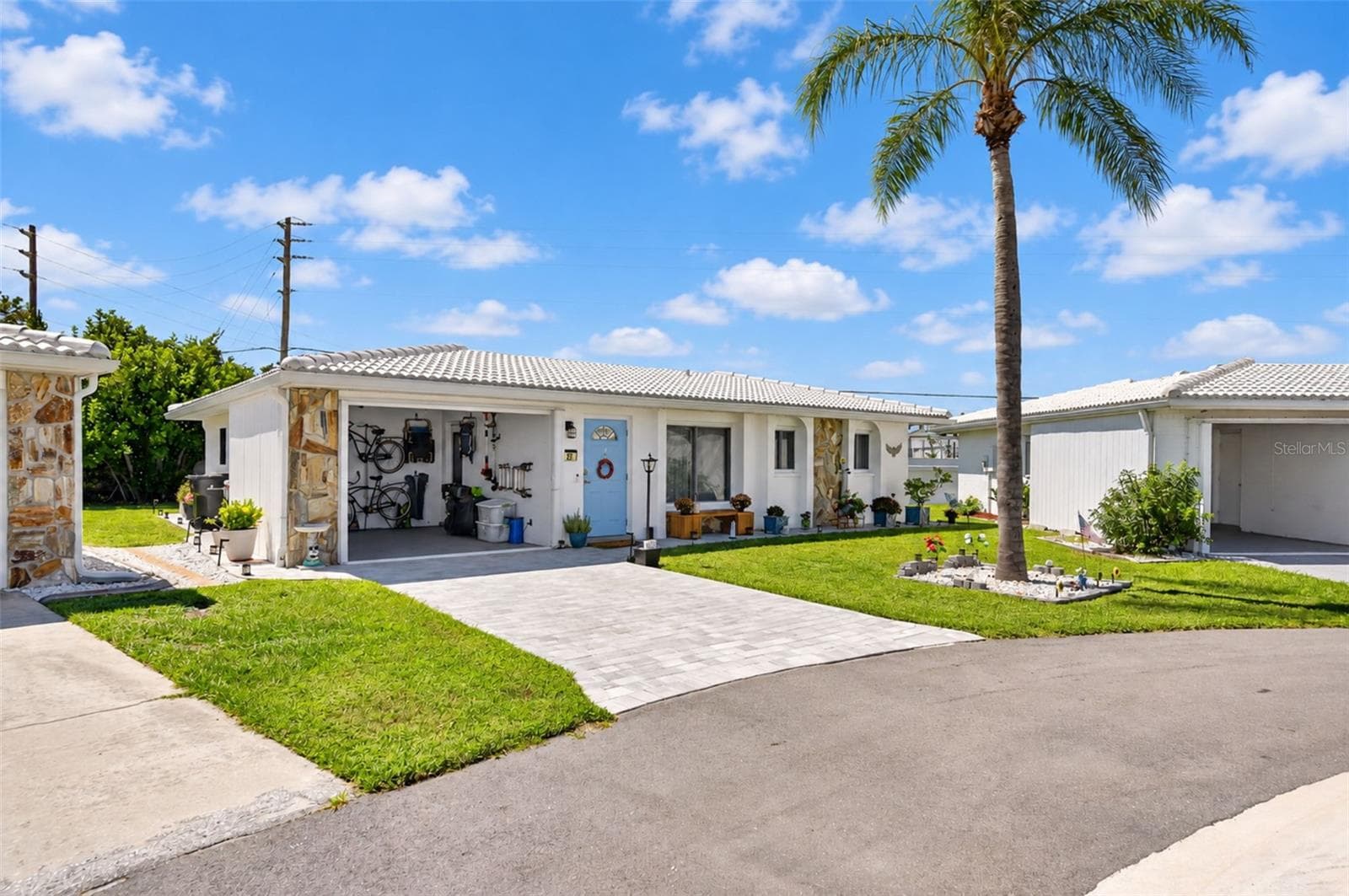 View of home from street - 82 CIRCLEWOOD DR #A3-4, VENICE