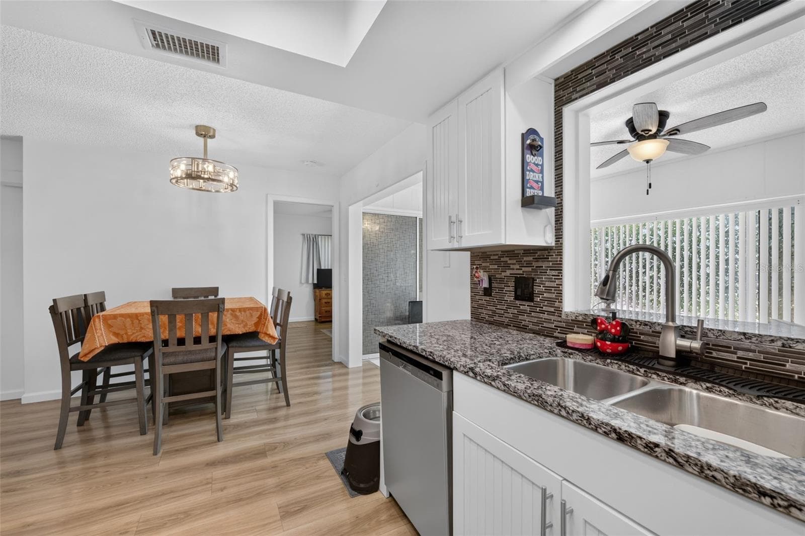 View from kitchen to dining area - 82 CIRCLEWOOD DR #A3-4, VENICE