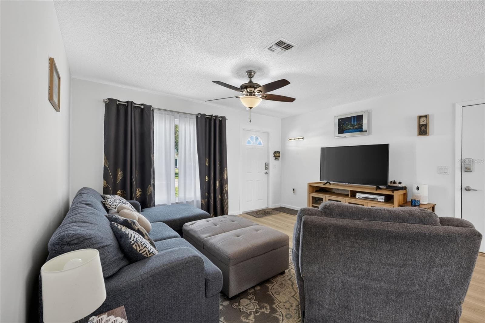 View of living room from hallway - 82 CIRCLEWOOD DR #A3-4, VENICE