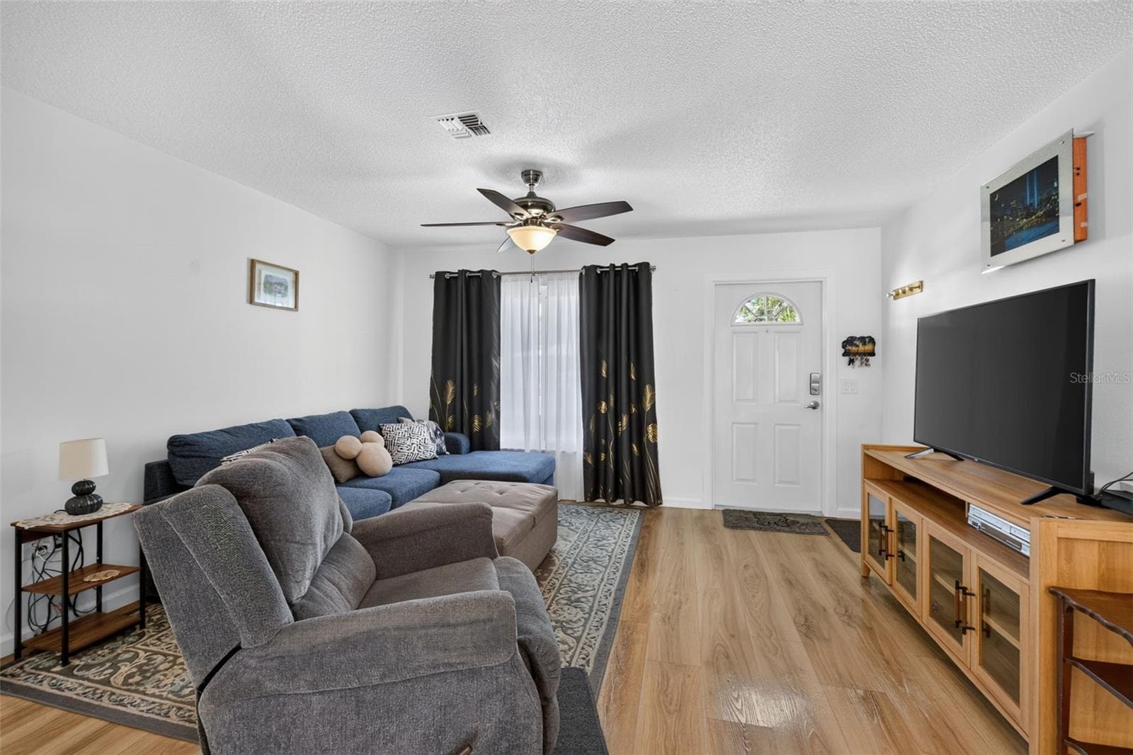 View of living room from dining area - 82 CIRCLEWOOD DR #A3-4, VENICE
